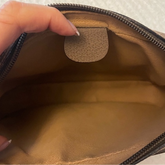 Like new beautiful condition Preloved Gucci wristlet - Picture 6 of 10